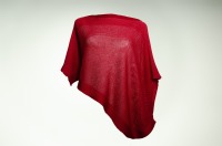 Poncho / cape made of extra-soft Merino in an airy mesh pattern in burgundy 3