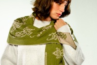 Stole, triangular Aztek shawl in green and beige 4