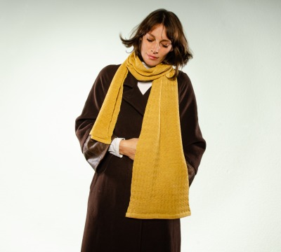 Merino scarf woven look monochrome in mustard yellow - Colours: anthracite &amp; creme