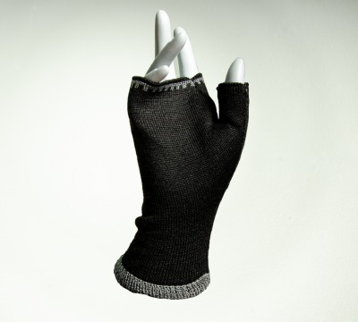 Merino Handwärmer in schwarz und grau Damen - Feinstrick aus 100 Merino extrasoft