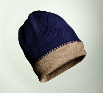 Merino Mütze Bundfarbe in dunkelblau und taupe - Feinstrick aus 100 % Merino extrasoft
