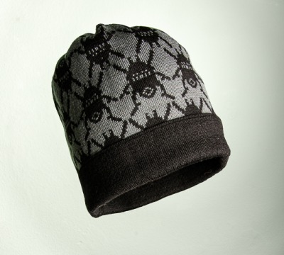 Merino Mütze Käfer in grau und schwarz - 100 Merino extrasoft