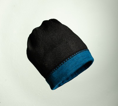 Merino Mütze Bundfarbe in schwarz und petrol - Feinstrick aus 100 % Merino extrasoft