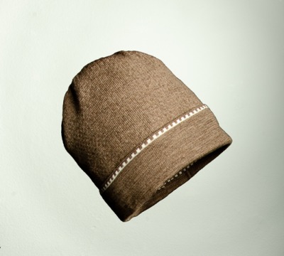 Merino Mütze uni in taupe und weiß - Feinstrick aus 100 Merino extrasoft