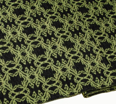 Merino Schal Kranz in dunkelgrau und hellgrün - Strickschal aus 100 Merino extrasoft