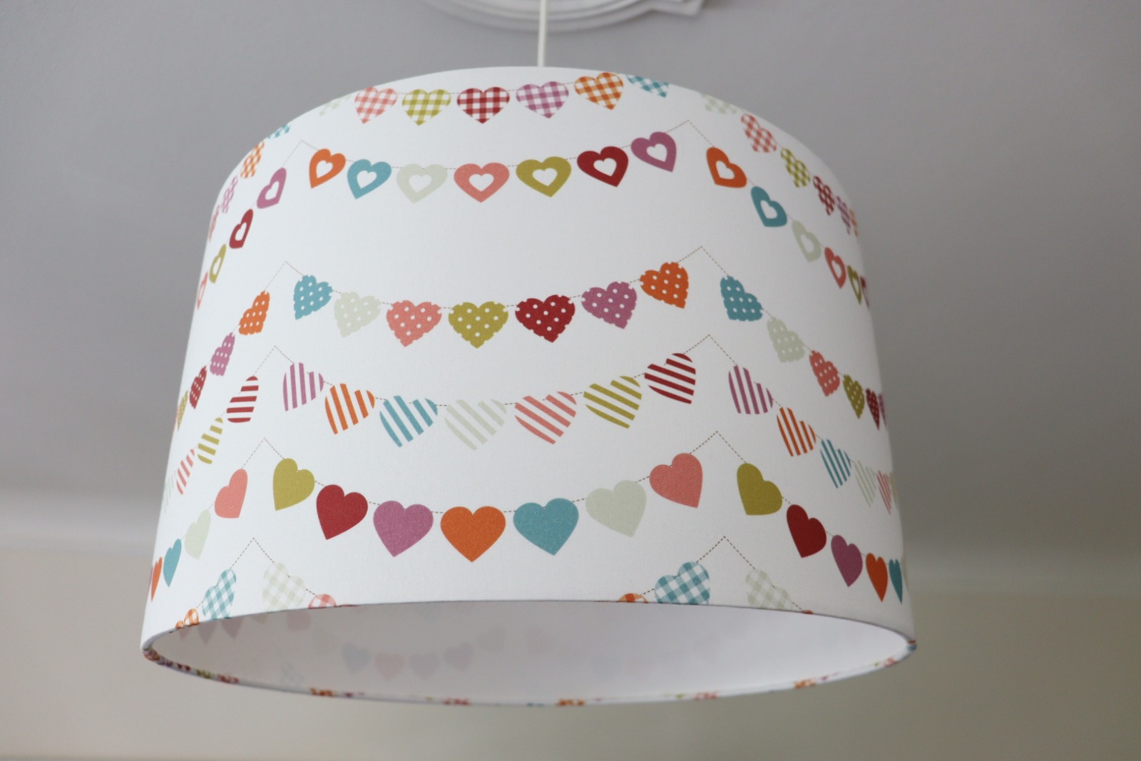 Lampenschirm Kinderzimmer Deckenleuchte Wimpelkette mit Herzen 2