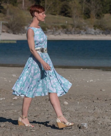 Sommerkleid Dejaveu - Jersey Kleid in Blau mit Tellerrock.