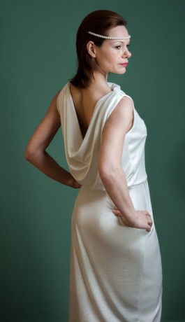 Kleid, Brautkleid Paris von ROTETULPE - Kleid mit tiefen rückken Ausschnitt in Weß, Silber