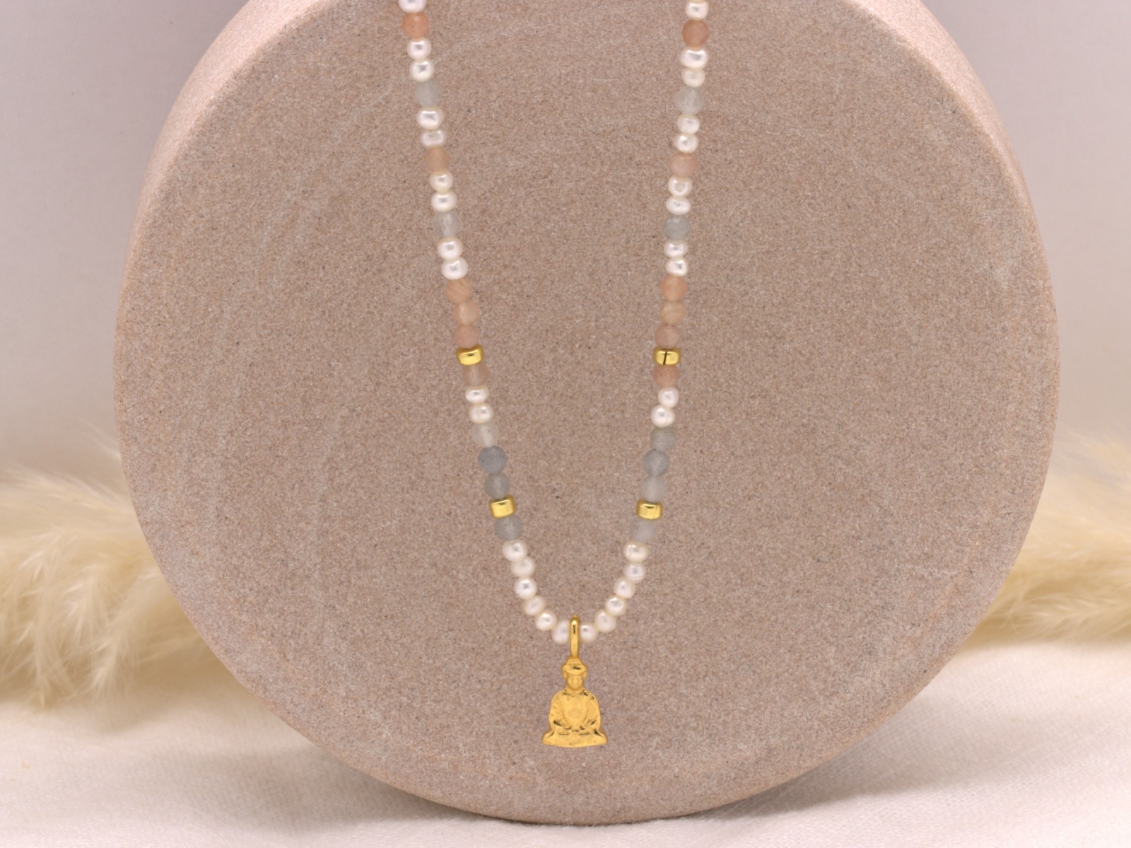 Filigrane Mondsteinkette mit echten Süßwasser-Perlen und Buddha-Anhänger 4
