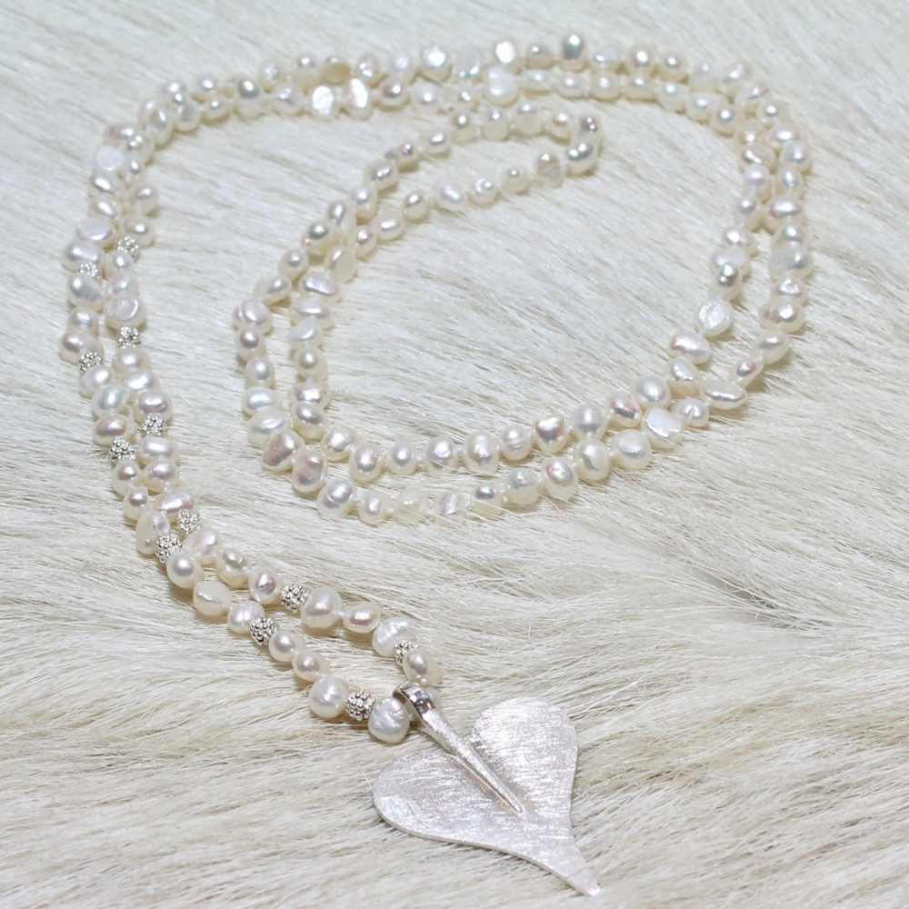 Lange Perlenkette aus echten Süßwasser-Perlen mit einem Herz aus Silber, schönes Geschenk 5