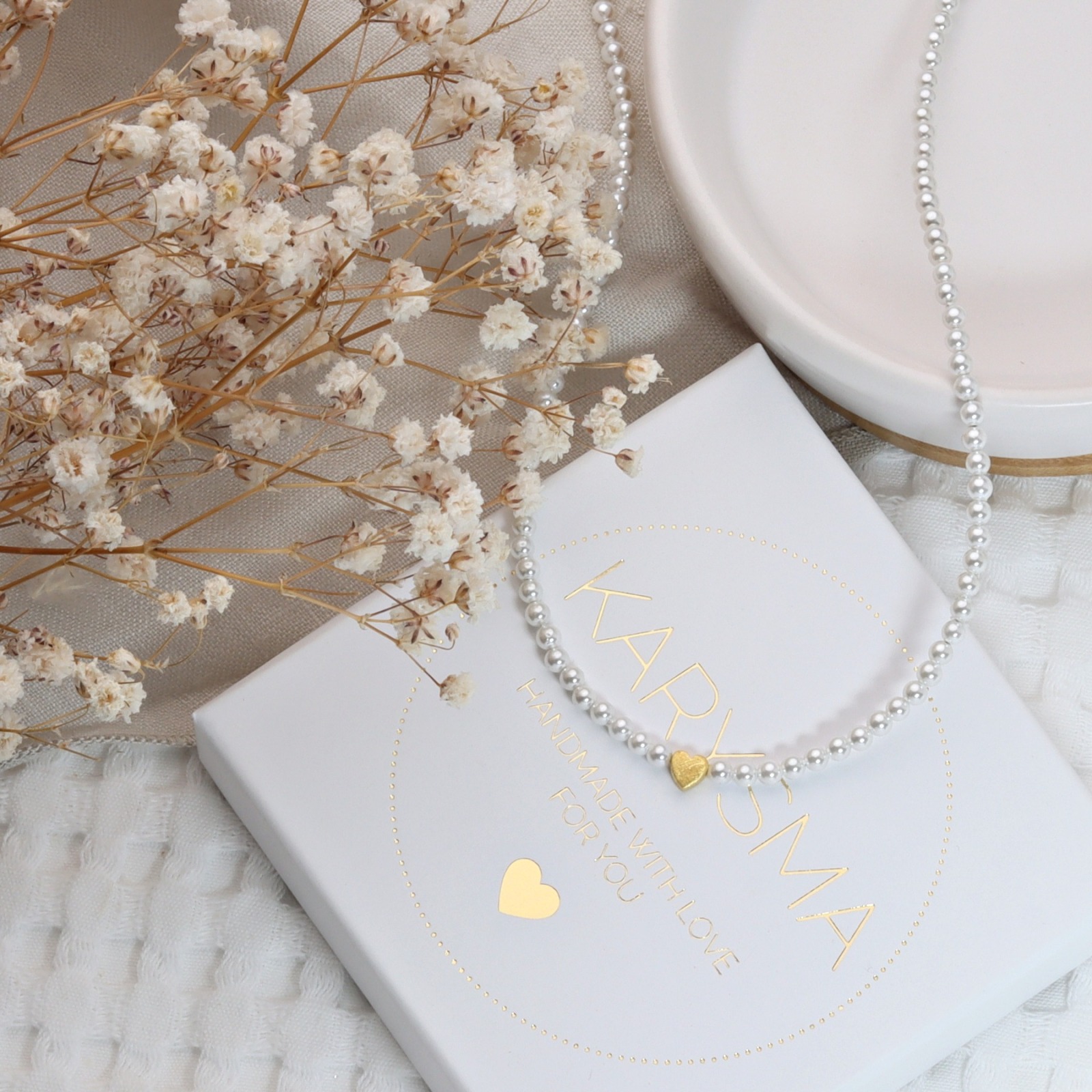 Zarte Perlenkette aus echten Muschelkern-Perlen mit kleinem Herz, schönes Geschenk 3