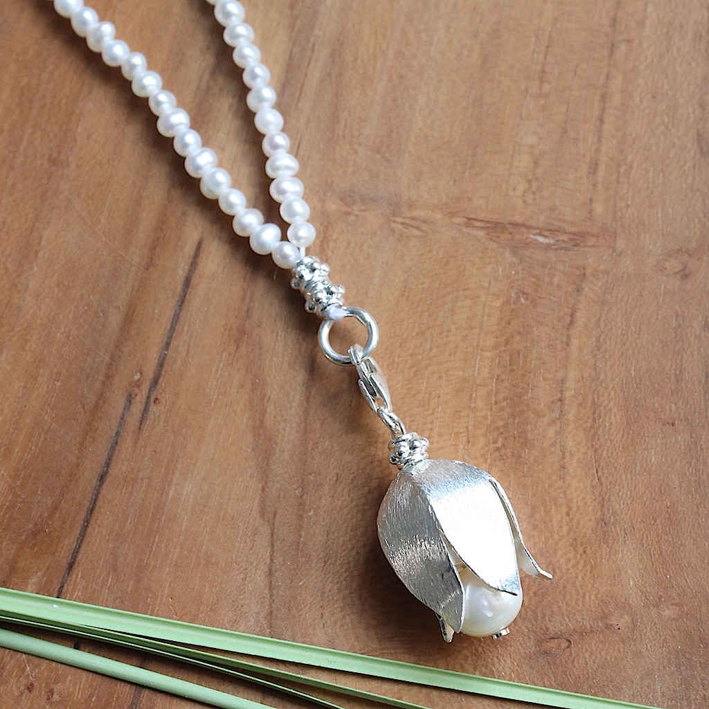 Geschenk für Mama Frau Perlenkette lang Halskette Quaste Freundin Halskette mit Wechselanhänger Kette mit Anhänger