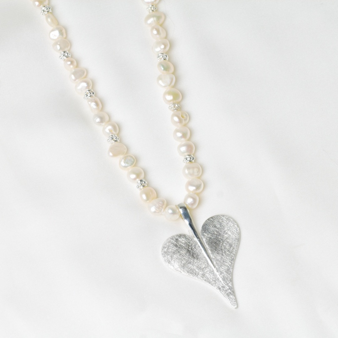Lange Perlenkette aus echten Süßwasser-Perlen mit einem Herz aus Silber schönes Geschenk 2