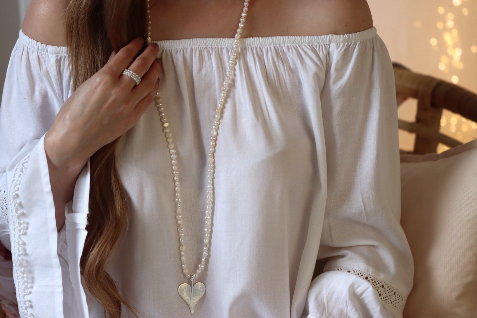 Lange Perlenkette aus echten Süßwasser-Perlen mit einem Herz aus Silber, schönes Geschenk