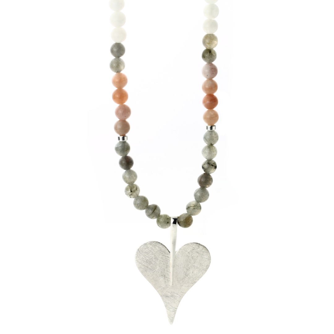 Lange Kette aus Mondsteinen multicolor mit Herz aus Silber, schönes Geschenk 2