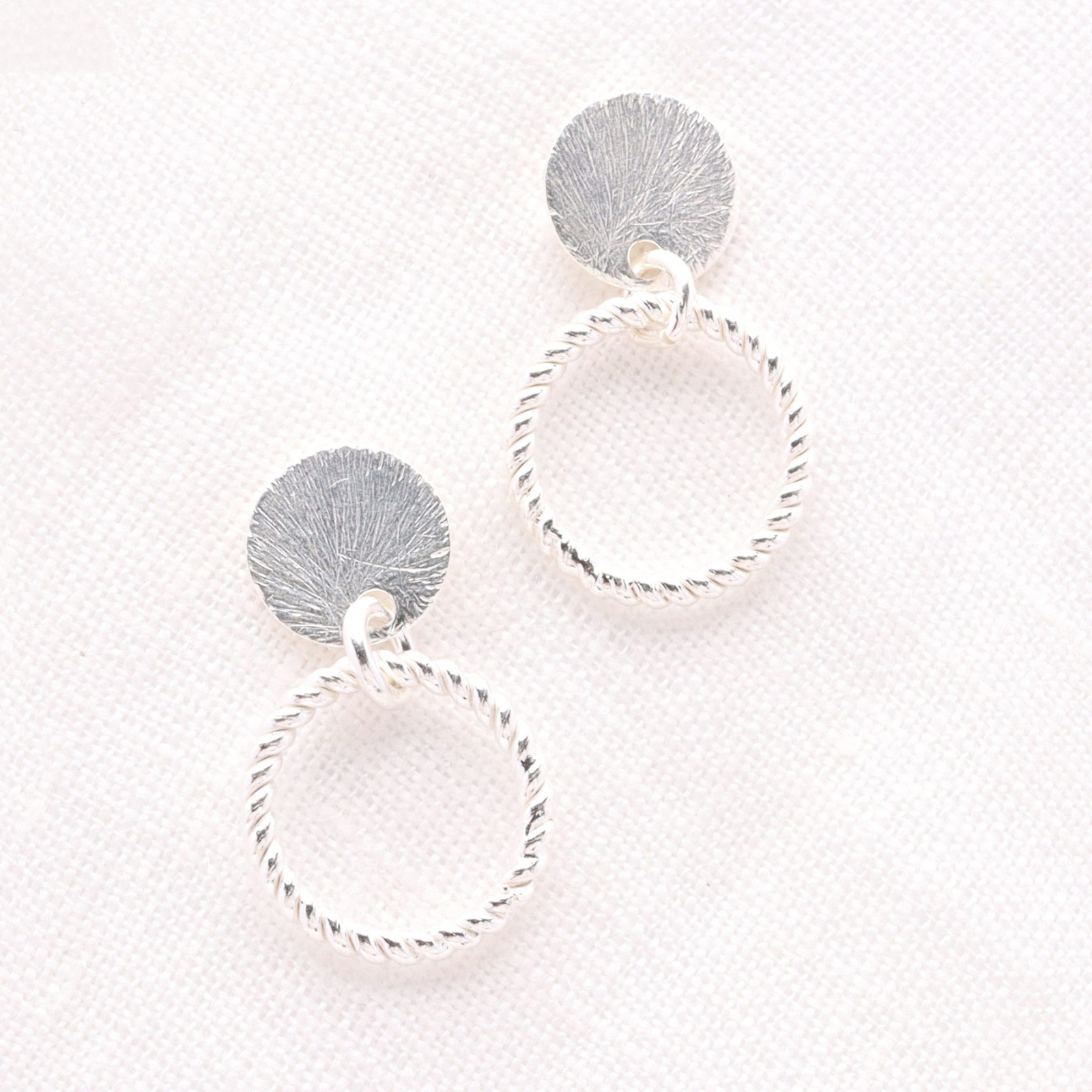Kleine Ohrstecker Plättchen und offener Kreis, 925er Silber, minimalistische runde Ohrringe 4