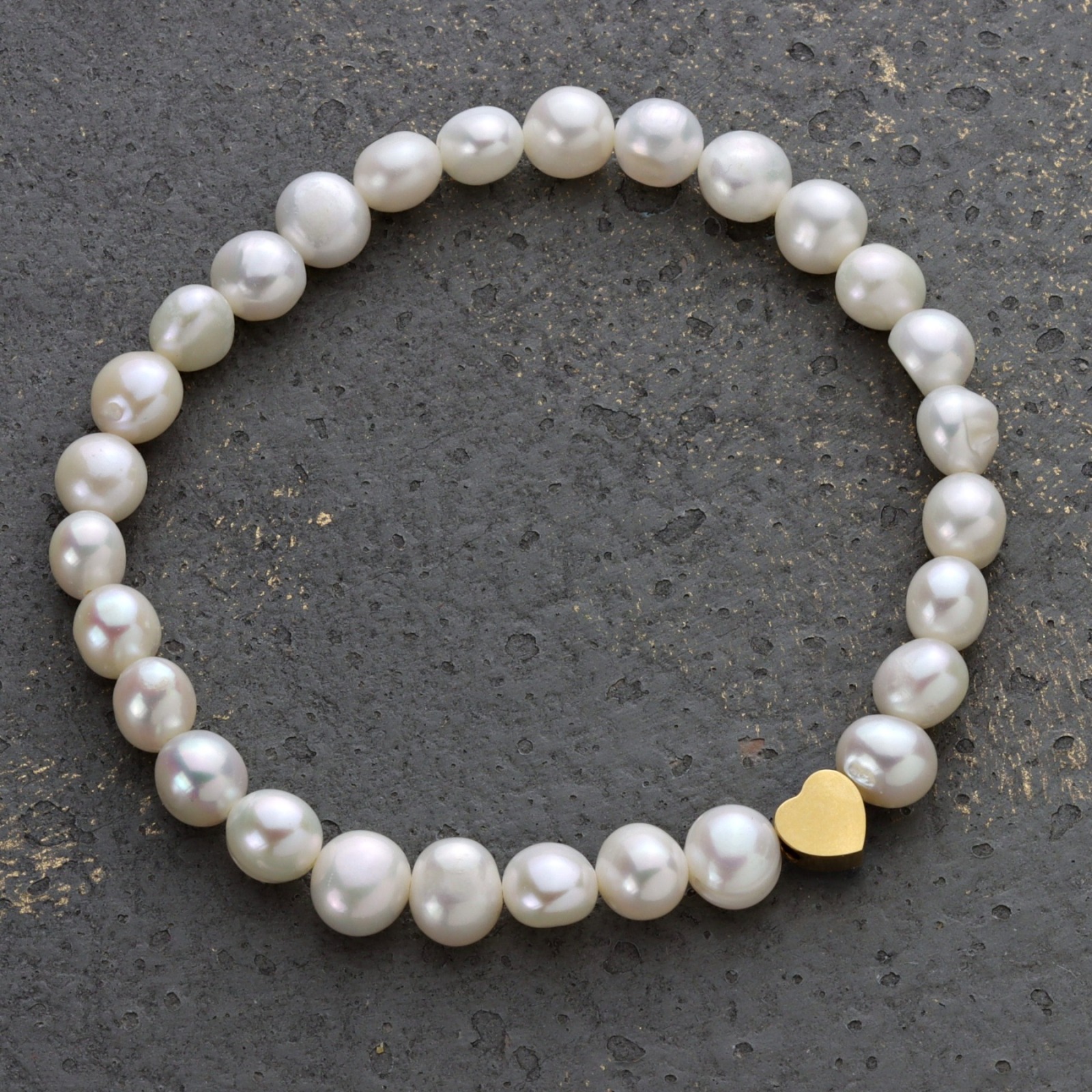 Armband aus echten Perlen mit kleinem Herz 4