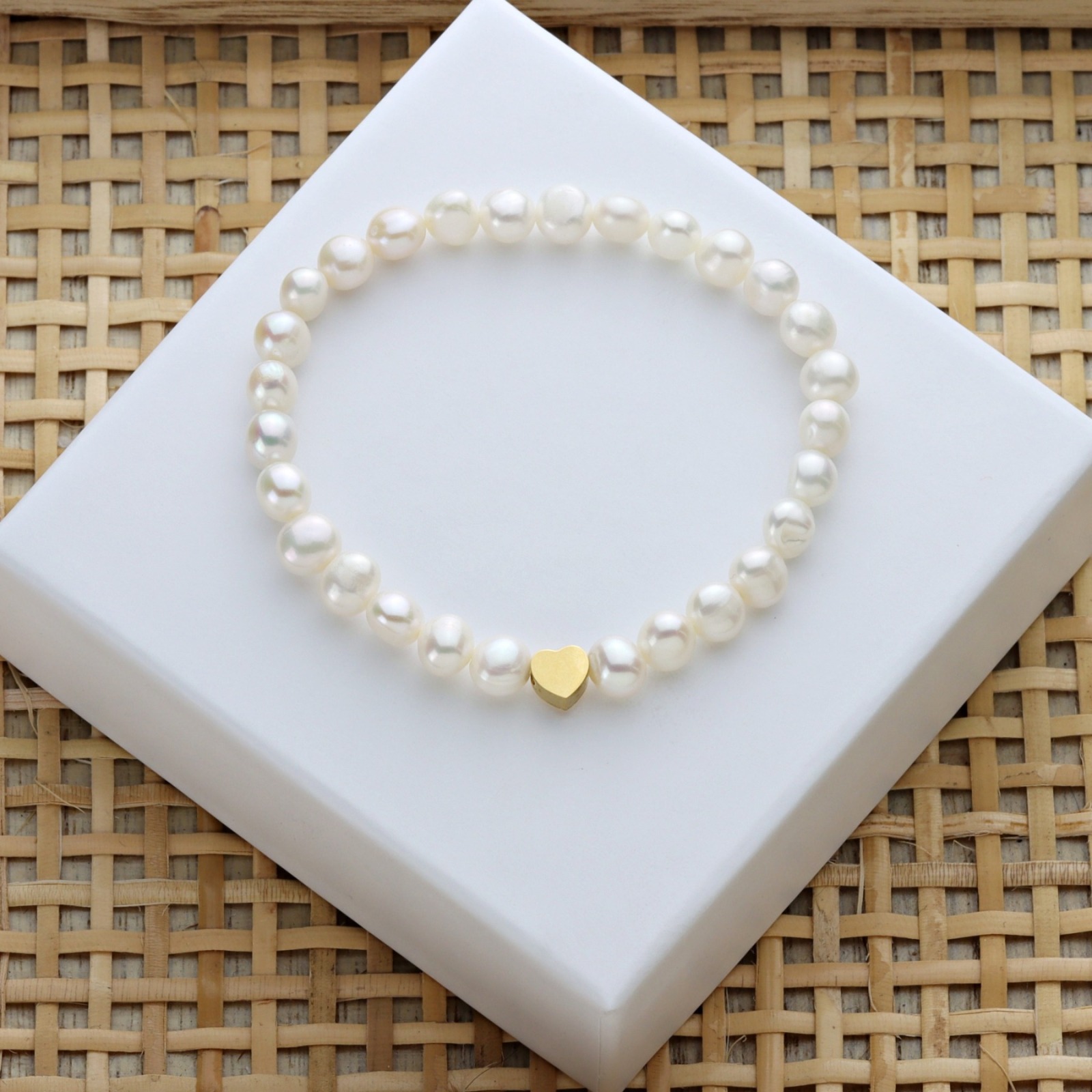 Armband aus echten Perlen mit kleinem Herz 3