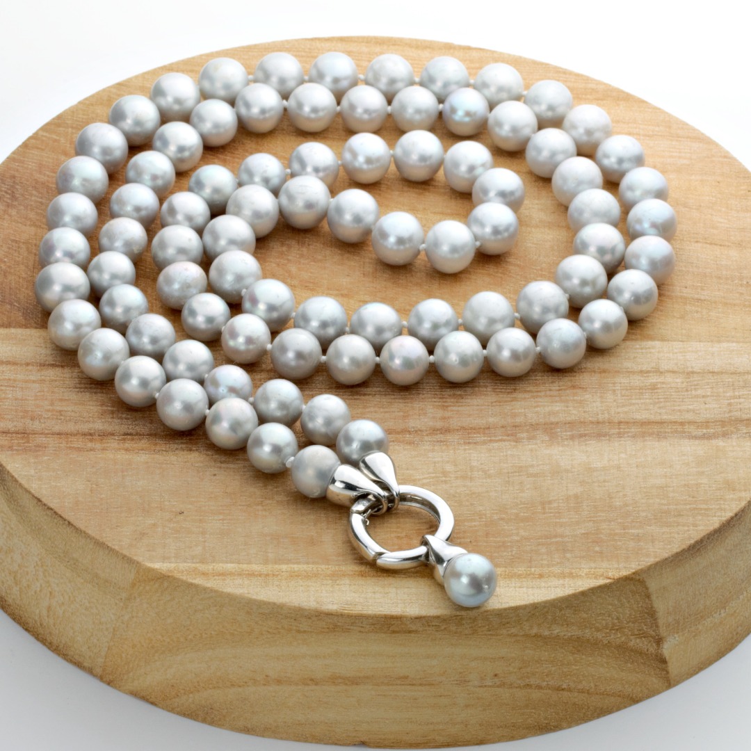 Lange Perlenkette aus echten Süßwasser-Perlen in silbergrau 3