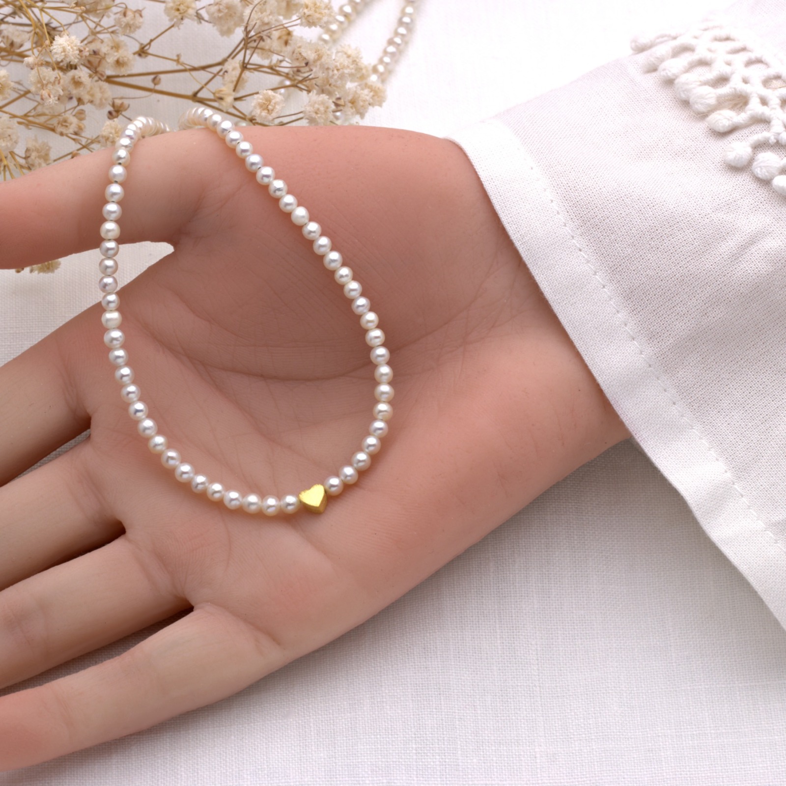 Zarte Perlenkette aus echten Süßwasser-Perlen mit kleinem Herz, Silber oder gold, schönes
