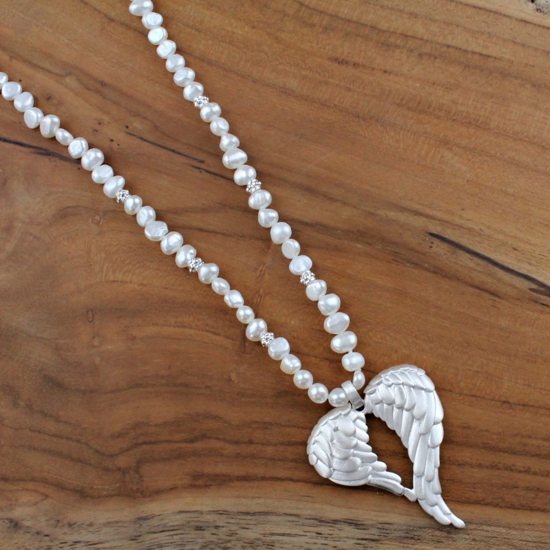 Lange Perlen-Kette mit einem Engelsflügel aus 725er Silber individualisierbar schönes Geschenk 3