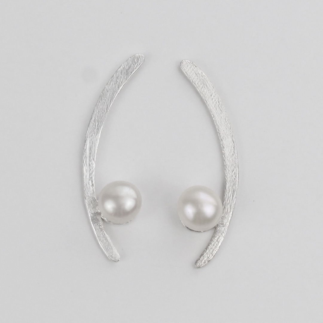 Außergewöhnliche Perlenohrringe aus Silber
