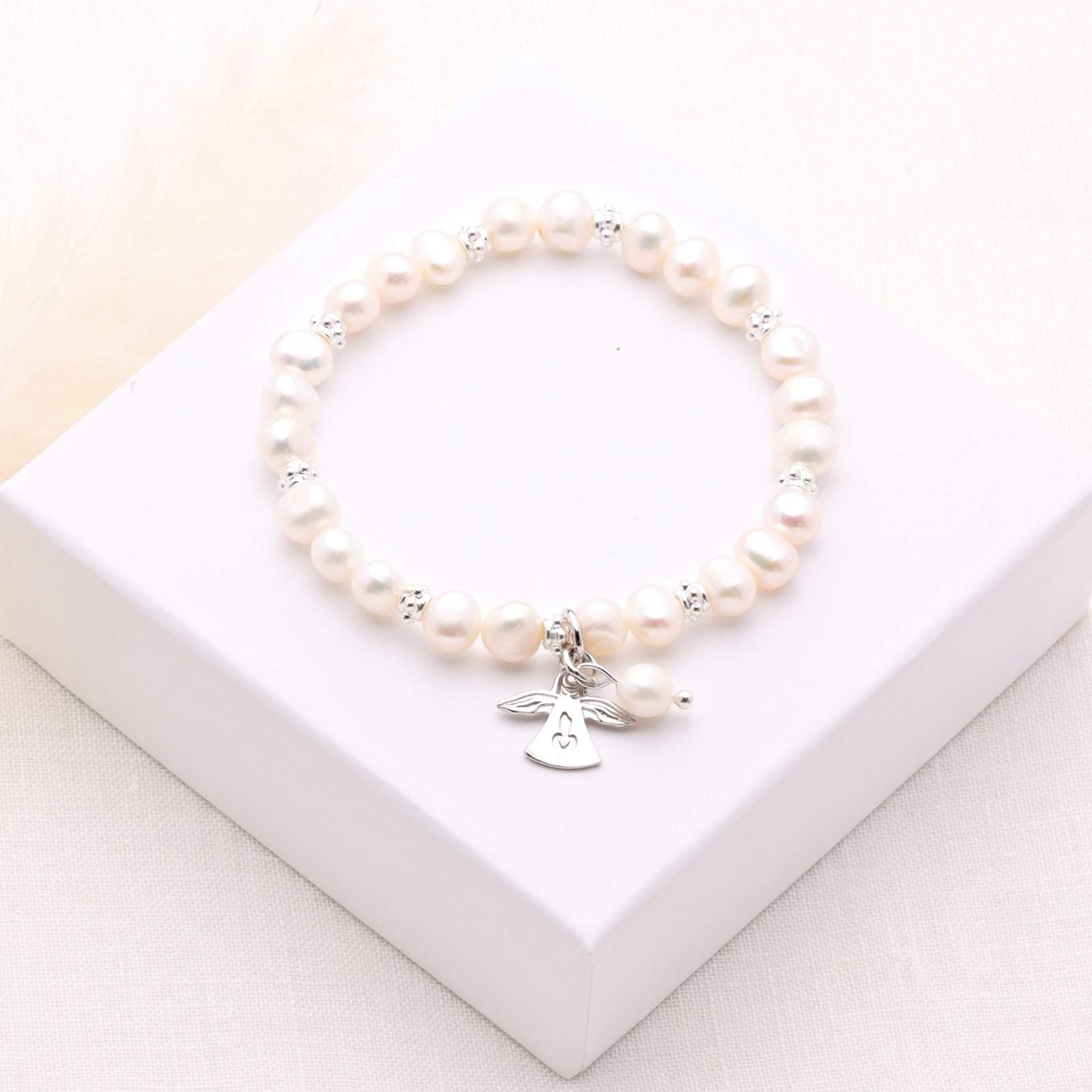 Armband aus echten Perlen mit Schutzengel Silber Geschenk zur Kommunion elastisch