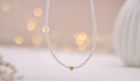 Zarte Perlenkette aus echten Muschelkern-Perlen mit kleinem Herz, schönes Geschenk 4