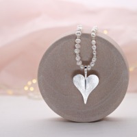 Lange Perlenkette aus echten Süßwasser-Perlen mit einem Herz aus Silber, schönes Geschenk 2