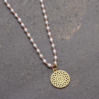Feine Perlenkette aus echten Süßwasser-Perlen mit Mandala 4