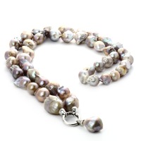 Lange Perlenkette aus echten Süßwasser-Perlen in rosè und weiß 3