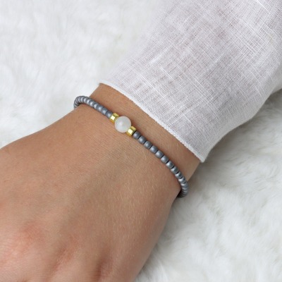 Armband Damen aus Hämatit matt mit Mondstein - Armband aus Hämatit matt mit Mondstein und 925er Silber oder vergoldet