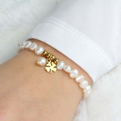 Glücks-Armband Damen aus echten Perlen mit Kleeblatt Glücksbringer-Geschenk für Frauen und Mädchen - Umfang ca 18 cm
