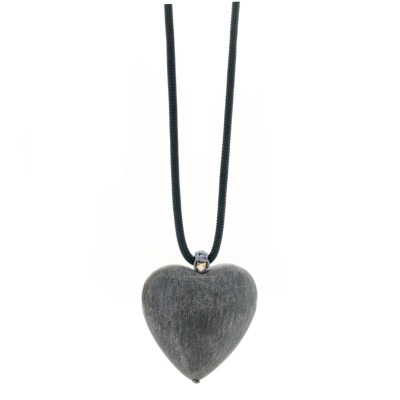 Lange Kette mit einem Herz aus Büffelhorn, grau - Herzkette Büffelhorn