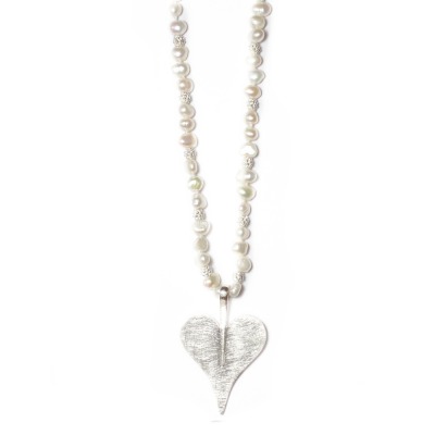 Lange Perlenkette aus echten Süßwasser-Perlen mit einem Herz aus Silber, schönes Geschenk - Lange