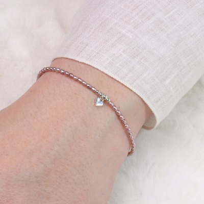 Filigranes Perlenarmband rosè mit einem kleinen Herzchen - Verstellbares Armband aus echten Perlen
