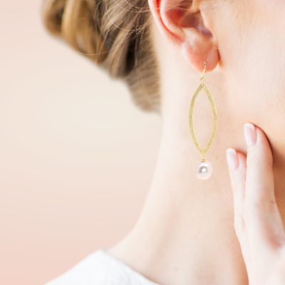 Statement-Ohrhänger 925er Silber Gold plattiert mit echter Perle weiß - Statement-Ohrhänger Gold