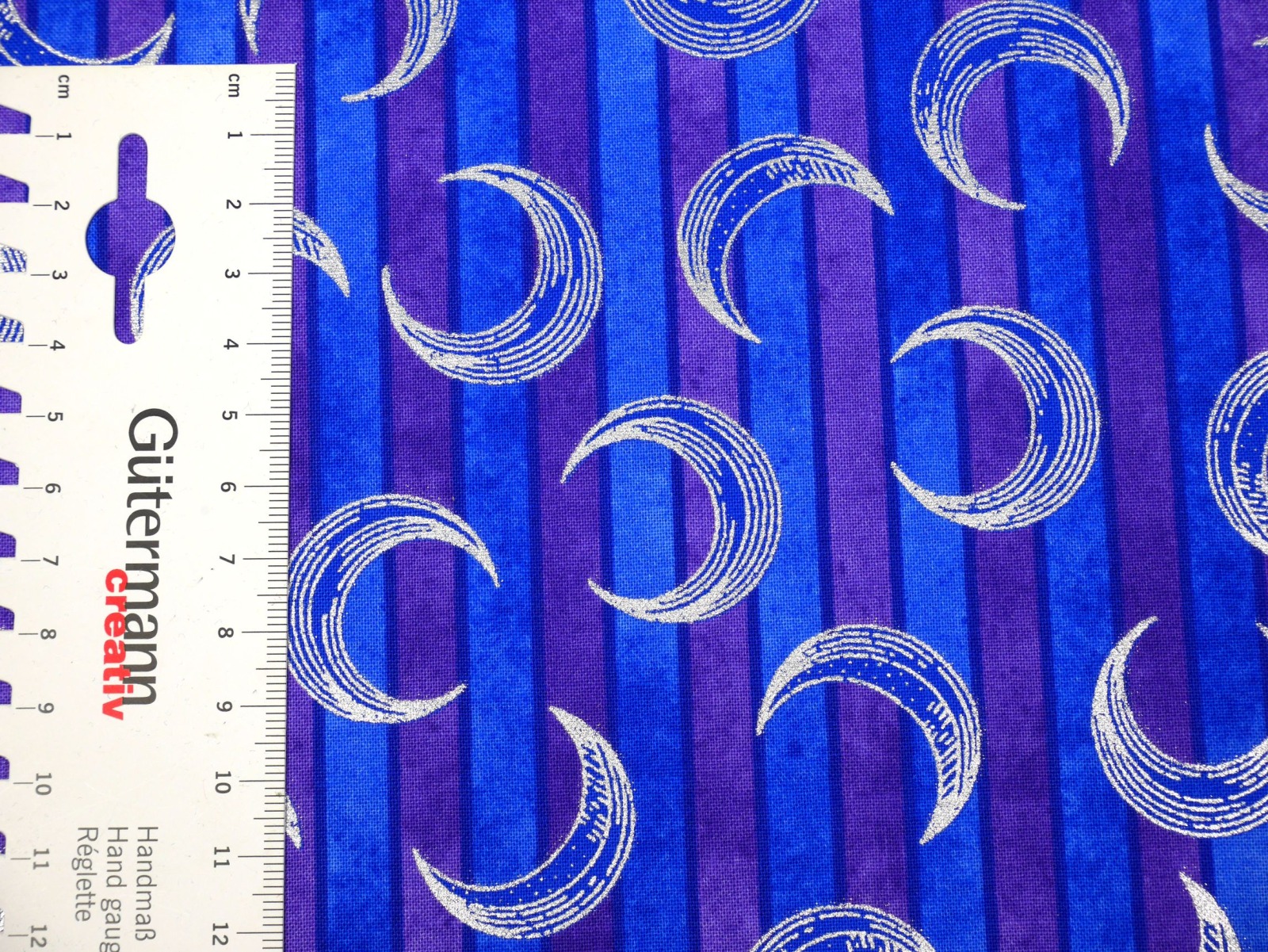 Baumwollstoff Moon blau lila gestreift mit silbernen Metallicprint 5