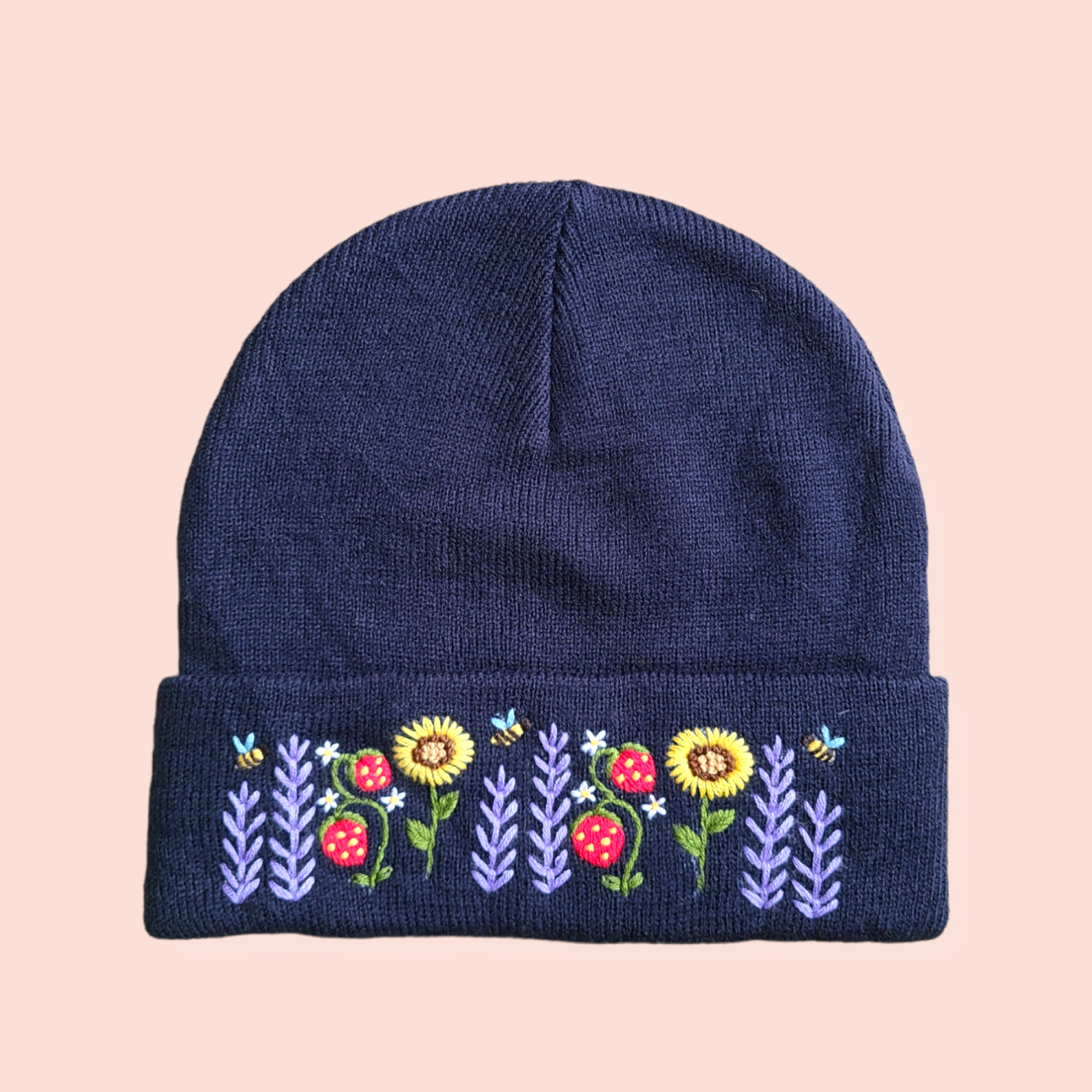 Handbestickte Beanie Erdbeere und Sonnenblume