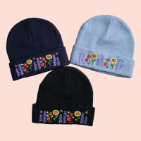 Handbestickte Beanie Sonnenblumen 2