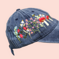 Baseball cap with hand-embroidered wildflower 2