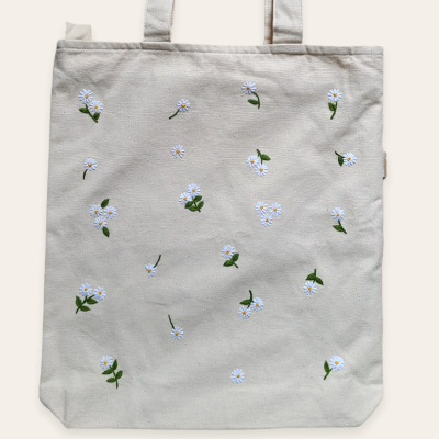 Daisy hand-embroidered bag