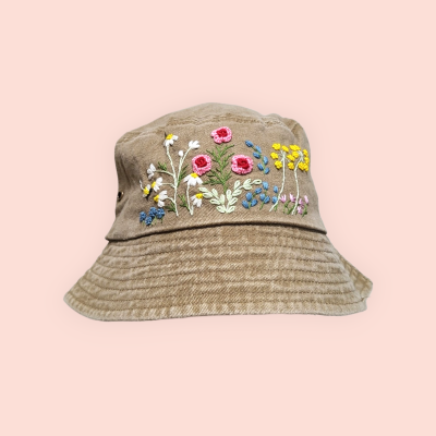 Bucket hat with hand-embroidered wild flowers