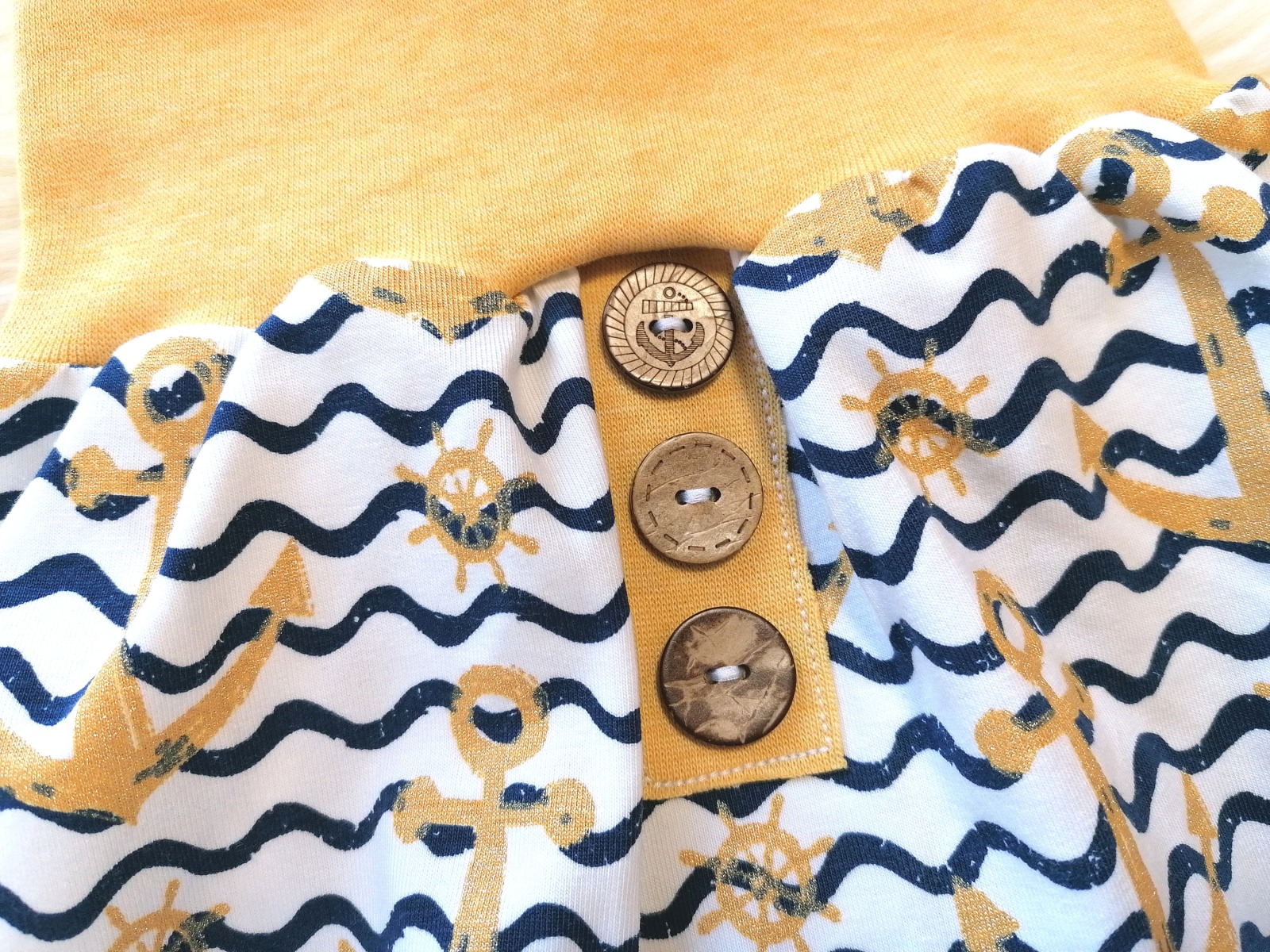 Baby Kind kurze Pumphose mit Anker und Wellen in Gold mit Knöpfen in Wunschgröße erhältlich Größen 56-116 mitwachsende Sommerhose 3