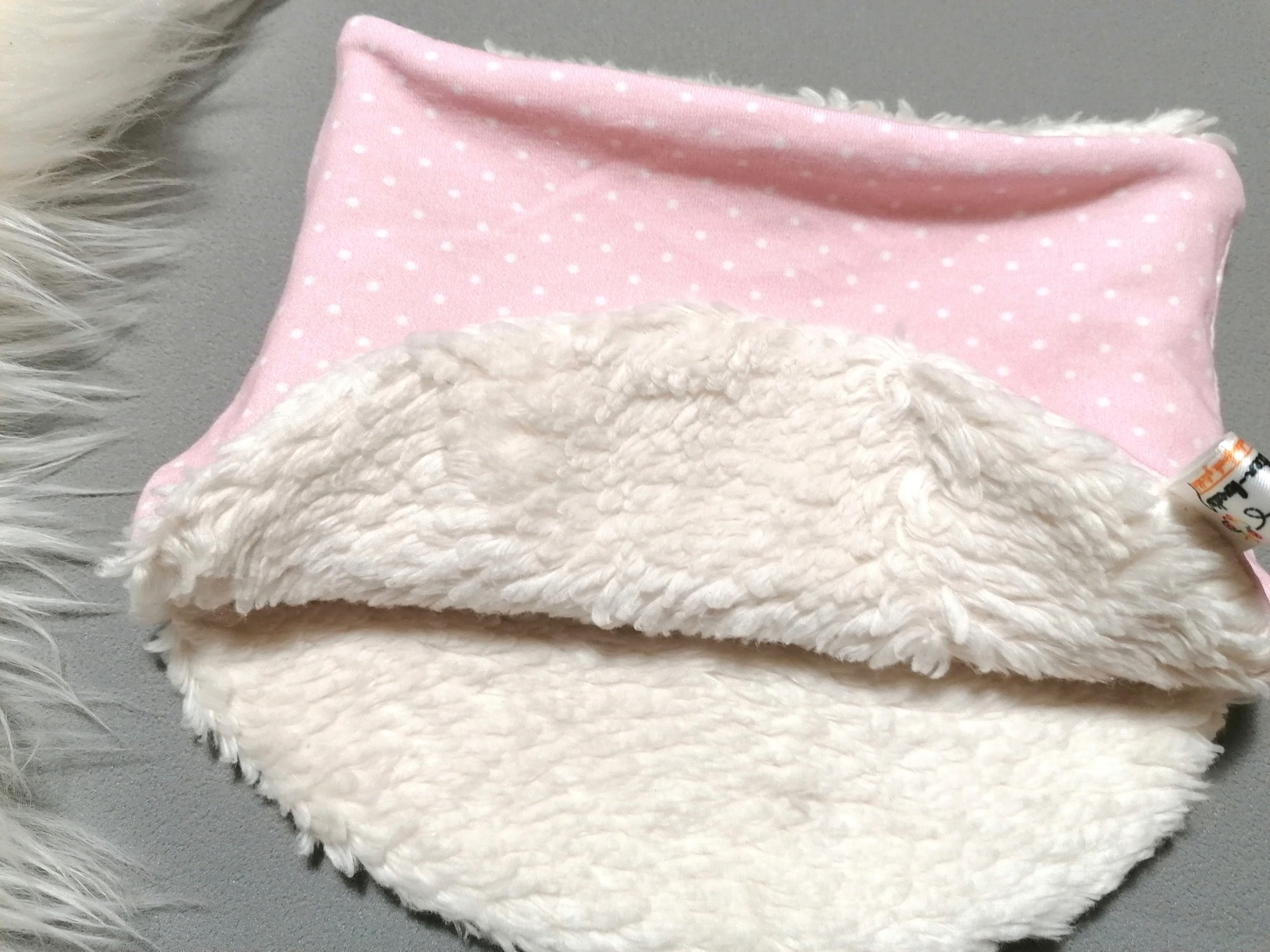 Halssocke für Babys und Kinder mit Plüsch oder Fleece gefüttert Punkte zartrosa Kopfumfang 3