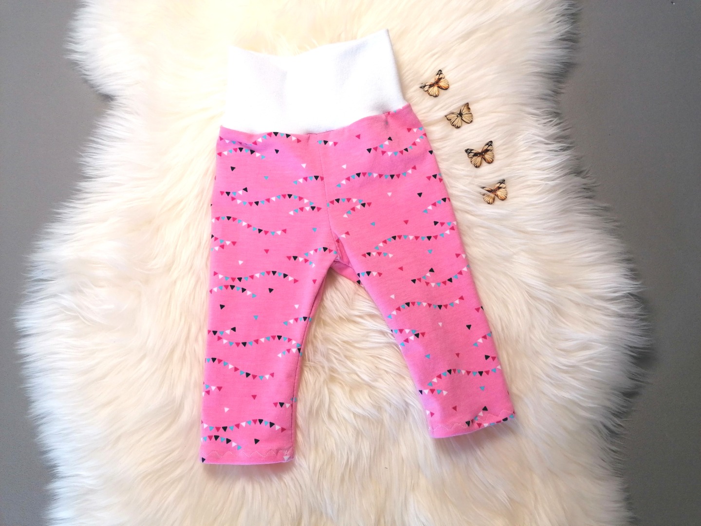 Leggings in 2 Längen Wimpelkette rosa beere türkis lila weiß in Größe 56 bis 104 Babyhose Babyleggings Caprileggings Baby