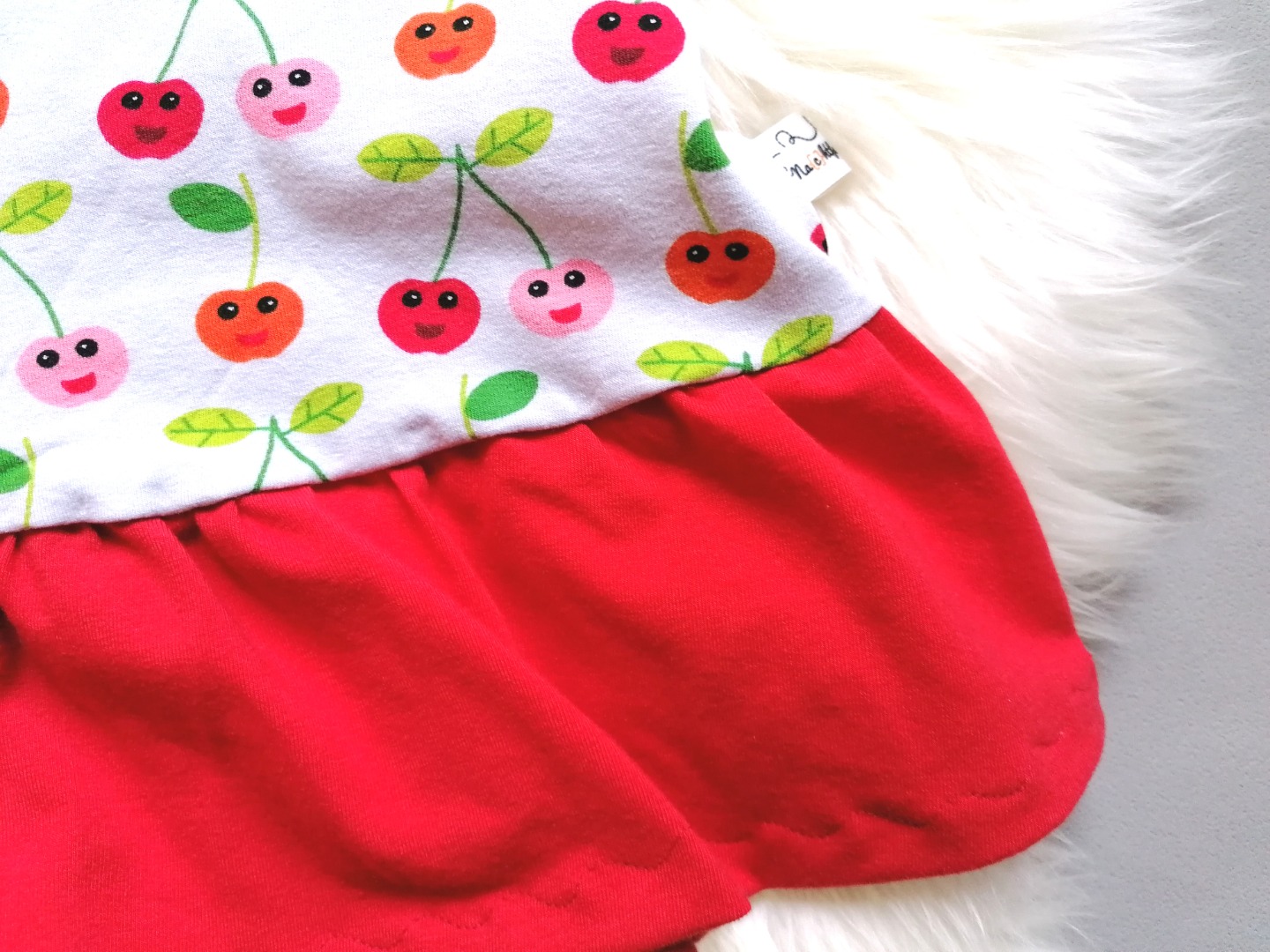 Baby Kind Trägerkleid mit Rüsche Kirschen grau rot in Wunschgröße 56 bis 98 4