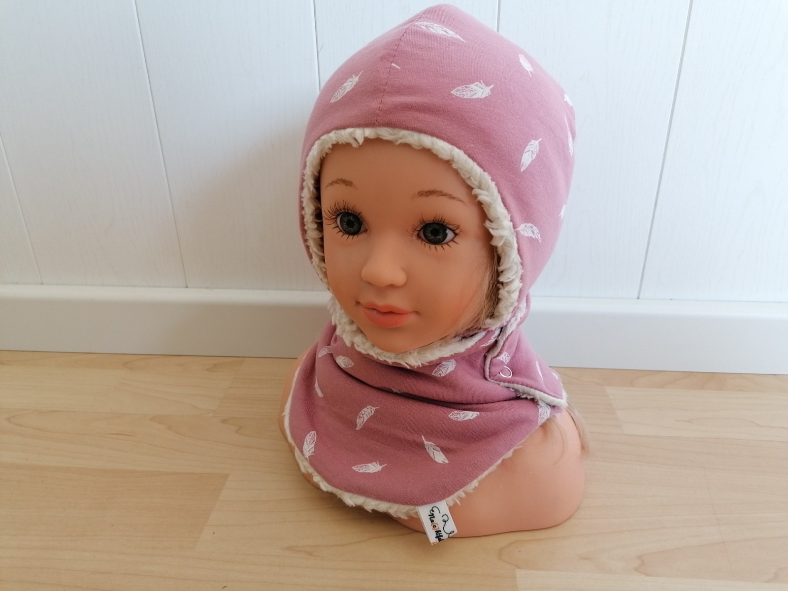 Baby Kind Set Bindemütze und Halssocke klassisch oder zum Knöpfen mit Jersey- Plüsch- oder Fleecefutter Federn Rosa Babymütze zum Binden 3