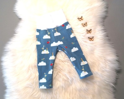 Leggings in 2 Längen für Babys und Kinder Wolken blau weiß Größe 56 bis 104 Babyhose Babyleggings Caprihose Sommerhose - Ein beliebtes Kleidungsstück ist diese Babyleggings mit Wolken und kleinen Vögeln