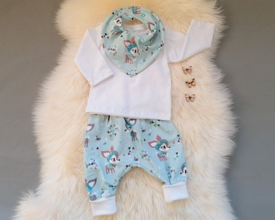 Babyset 3-teilig Hafenkitze hellblau weiß Pumphose Shirt mit amerikanischem Ausschnitt Langarm oder Kurzarm Halstuch Größe 50 bis 80 - ein süßes Erstlingsset mit den beliebten Hafenkitzen - ein schönes Geschenk zur Geburt